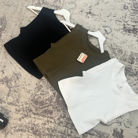 FREE PEOPLE HAPPINESS RUN MUSCLES TOP SIZE M/L - Picture 8 of 15